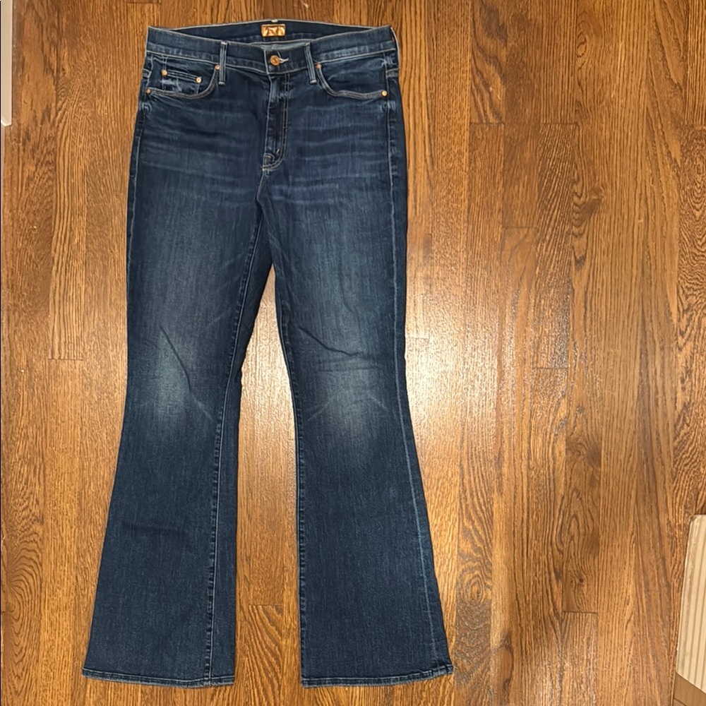 MOTHER Weekender flare jeans in Teaming Up wash